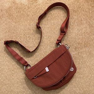 Lululemon All Night Festival Bag *Micro Dark Terracotta